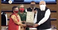 শেখ রেহানার হাতে বঙ্গবন্ধুর গান্ধী শান্তি পুরস্কার তুলে দিলেন প্রধানমন্ত্রী নরেন্দ্র মোদি