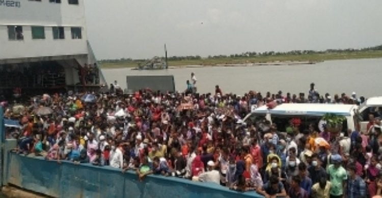ফেরিতে হুড়োহুড়ি, ভিড়ের চাপ ও গরমে নিহত ৬