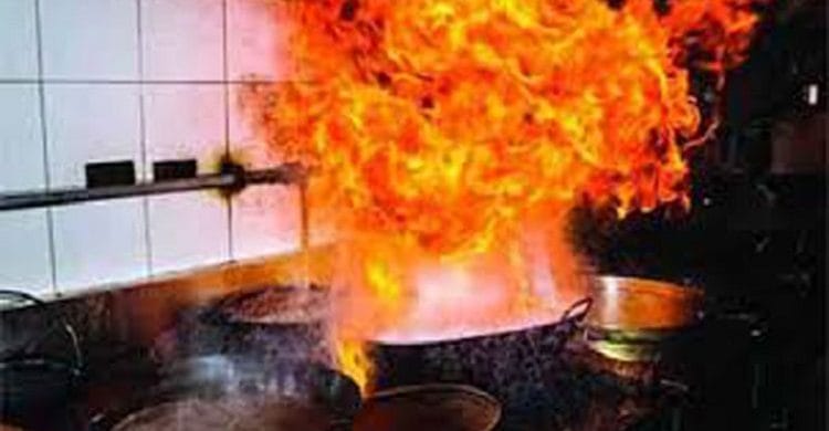 রাজধানীতে গ্যাস রাইজার পরিস্কার করার সময় বিস্ফোরণ, দগ্ধ ৭