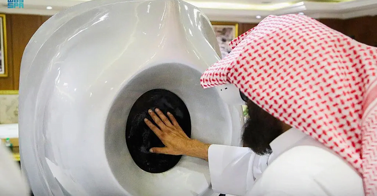 কাবাঘরের হাজরে আসওয়াদ ভার্চুয়ালি স্পর্শ করা যাবে