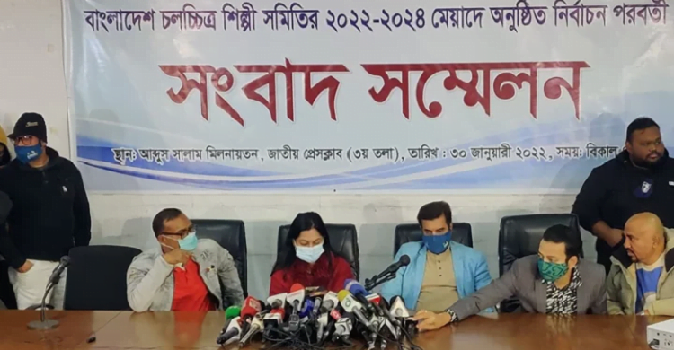 ‘পীরজাদা সকালে চুমু চেয়েছিলেন, চড় লাগানো উচিত ছিল’