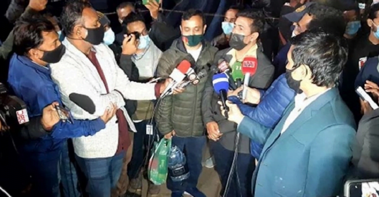 খাবার নিয়ে শাবি শিক্ষকদের উপাচার্যের সঙ্গে সাক্ষাতের চেষ্টা ব্যর্থ