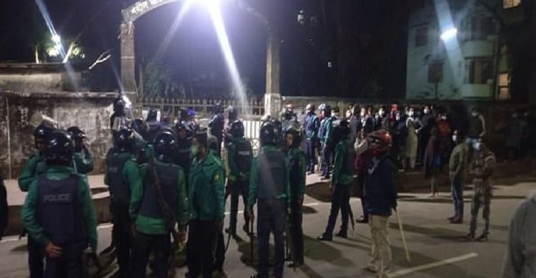 শামসুদ্দিন ছাত্রাবাস দখল নিয়ে ছাত্রলীগ ছাত্রশিবিরের সংঘর্ষ