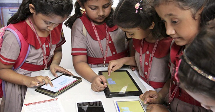 দেশের সব প্রাথমিক বিদ্যালয়ে ইন্টারনেট সংযোগ দেয়া হচ্ছে