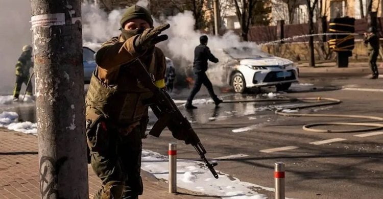 কিয়েভ দখলের স্বপ্ন শেষ! ইউক্রেনীয় কাউন্টারএ্যাটাকে রুশ সেনারা পালাচ্ছে (ভিডিও)