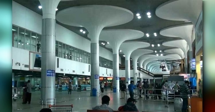 শাহজালালে ২৭৩ আইফোনসহ সাড়ে ৩ শ মোবাইল সেট, দেড় কেজি সোনা জব্দ