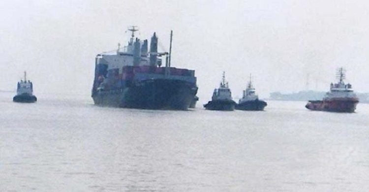 সেই জাহাজটি উদ্ধার, ৮০০ কোটি টাকার পণ্য বাঁচল