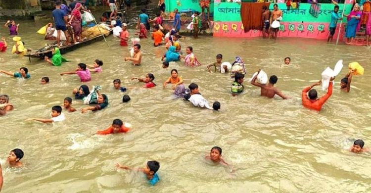 স্মরণকালের ভয়াবহ বন্যা সিলেট ও সুনামগঞ্জে, দুর্গম এলাকায় অনেকে ত্রাণ পাচ্ছেন না