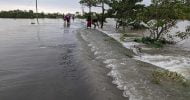 সিলেটে ভয়াবহ বন্যা: রাস্তা কেটে পানি নামানো হচ্ছে