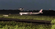 কাতার এয়ারওয়েজের বিমান শাহজালালের রানওয়েতে আটকা, প্রায় ১ ঘণ্টা পর ওঠানামা সচল