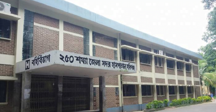 হাসপাতালের লিফটে ৪০ মিনিট আটকা ৭ জন