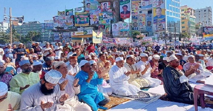 কুমিল্লায় গণসমাবেশস্থল ও ঈদগাহে নামাজ আদায় বিএনপির