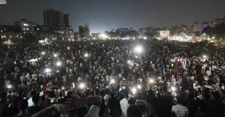 গোলাপবাগ মাঠ ছাপিয়ে রাস্তায় বিএনপির নেতাকর্মীরা