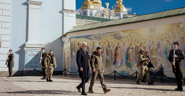 হঠাৎ ট্রেনে ইউক্রেনে জো বাইডেন যে কারণে (ভিডিও)