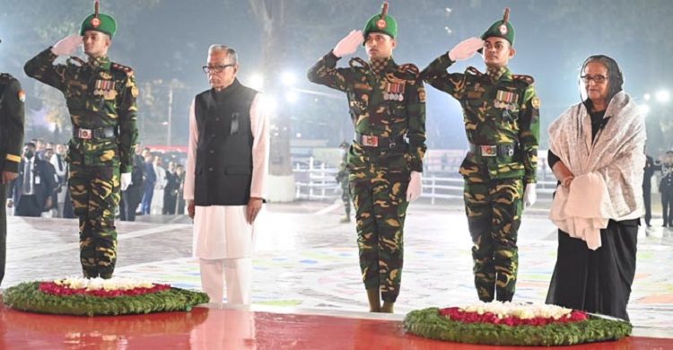 রাষ্ট্রপতি-প্রধানমন্ত্রীর শ্রদ্ধা কেন্দ্রীয় শহীদ মিনারে