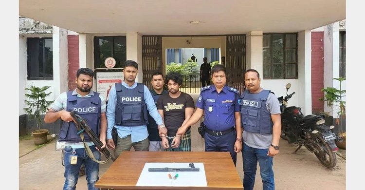 রাম দা নিয়ে ঘুরতেন মোটরসাইকেলে, টার্গেট প্রবাসীদের স্ত্রী!