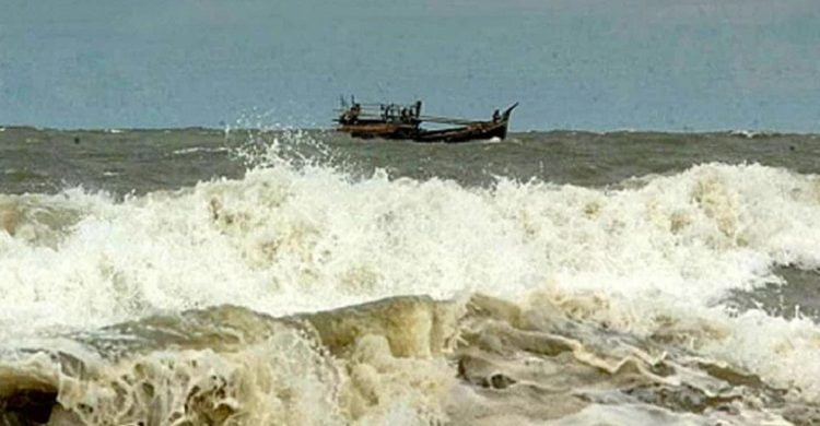 গভীর নিম্নচাপে উত্তাল সাগর