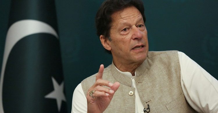 সেনাবাহিনীর সঙ্গে লড়াইয়ে হেরে গেলেন কি ইমরান খান?