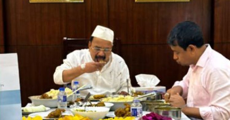 ডিবি অফিসে গয়েশ্বরের মধ্যাহ্নভোজ