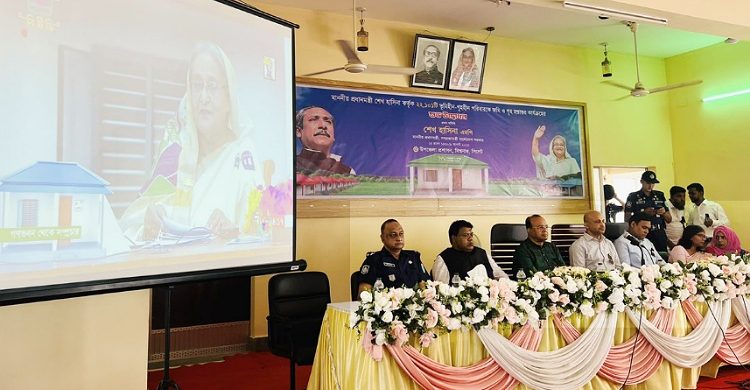 প্রধানমন্ত্রীর উপহারে ‘আপন ঠিকানা’পেলেন বিশ্বনাথের ৭১টি পরিবার