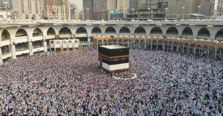 রেকর্ড তারাবির নামাজ: কাবা থেকে সাড়ে তিন কিলোমিটার দূর পর্যন্ত কাতার(ভাইরাল ভিডিও)