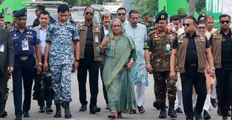 নিজ বাড়িতে টুঙ্গিপাড়ায় প্রধানমন্ত্রী