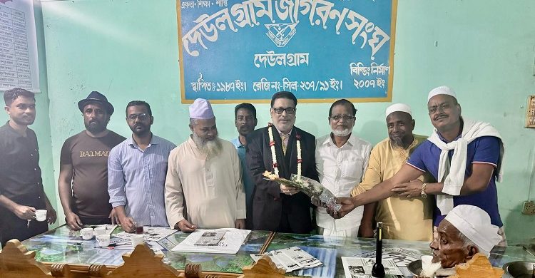 দেউলগ্রামে যুবক মুরুব্বিদের সাথে কমিউনিটি নেতা অহিদ উদ্দিনের সাক্ষাৎ