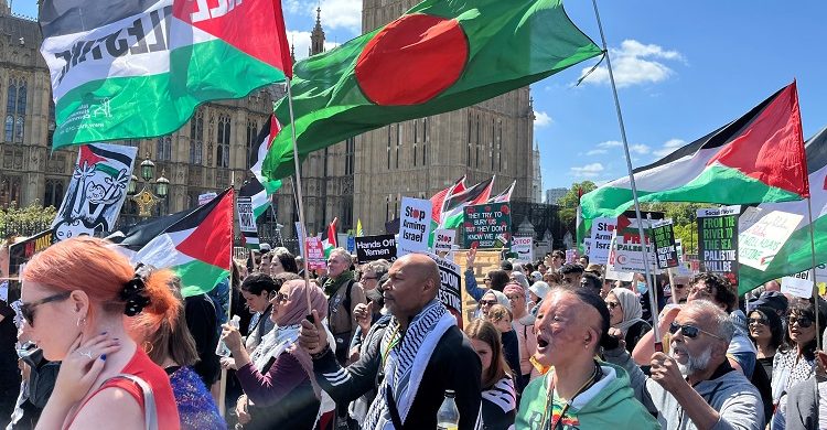 লন্ডনে ফিলিস্তিনের পক্ষে হাজার হাজার মানুষ মিছিলে 