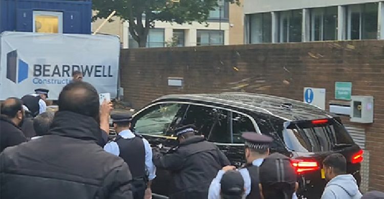 লন্ডনে তথ্য উপদেষ্টা মাহফুজ আলমের ওপর হামলার চেষ্টা