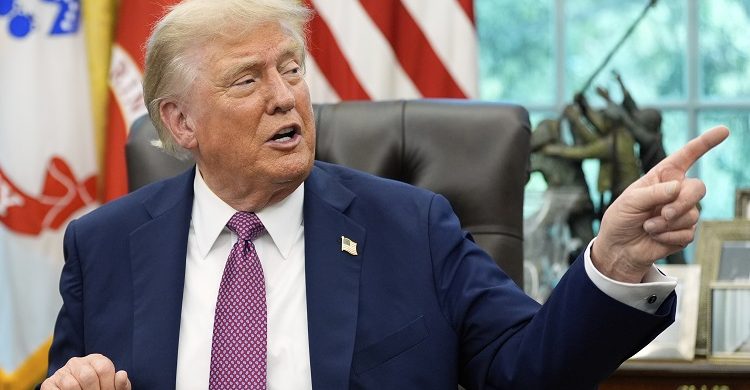 অভিবাসন বিরোধী অভিযান: যাদেরকে ‘অবৈধ এলিয়েন’ বললেন ট্রাম্প