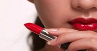 লিপস্টিক ব্যবহারে সতর্কতা
