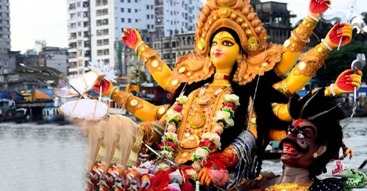 প্রতিমা বিসর্জনের মধ্য দিয়ে শেষ হচ্ছে শারদীয় দুর্গোৎসব