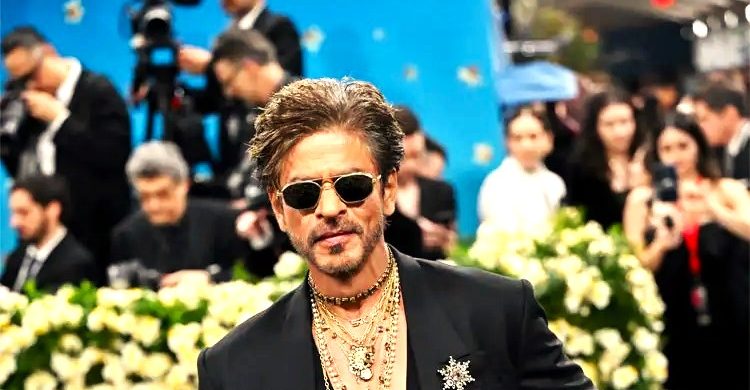 বিশ্বের সবচেয়ে ধনী তারকা এখন শাহরুখ খান