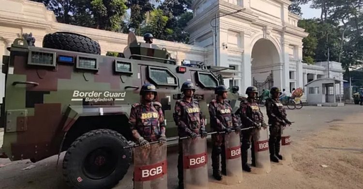 ঢাকায় বিজিবি-পুলিশ-সেনাবাহিনীর টহল, ট্রাইব্যুনালে কড়া নিরাপত্তা
