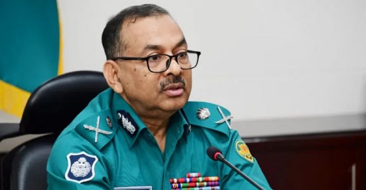 গাড়িতে আগুন-ককটেল নিক্ষেপকারীকে দেখা মাত্র গুলির নির্দেশ ডিএমপি কমিশনারের