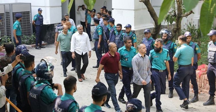 ট্রাইব্যুনালে ফের ১৩ সেনা কর্মকর্তা