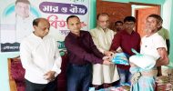 বিশ্বনাথে প্রবাসী গোলাম রাব্বানীর উদ্যোগে কৃষকদের মাঝে বিনামূল্যে বীজ-সার বিতরণ