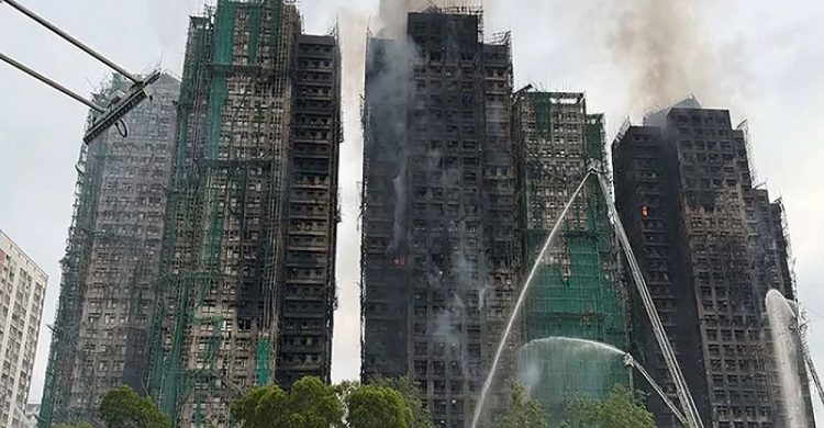 হংকংয়ে বহুতল ভবনে ভয়াবহ অগ্নিকাণ্ড, নিহত বেড়ে ৯৪