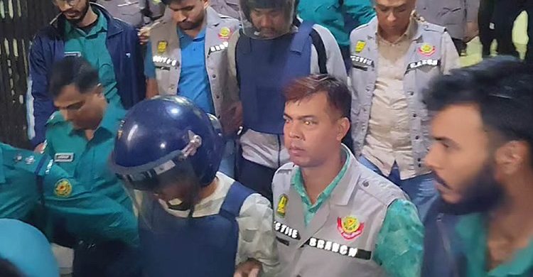 ফয়সাল করিমকে সীমান্তপার করতে সহায়তা, দুজন রিমান্ডে