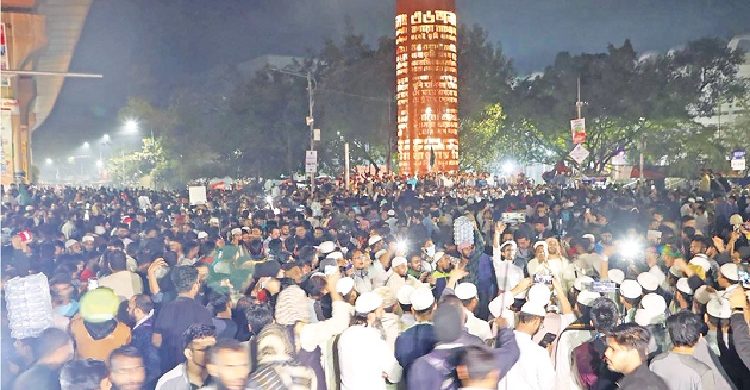 ওসমান হাদির মৃত্যুতে প্রতিবাদের ঝড়, উত্তাল দেশ বিচার দাবিতে