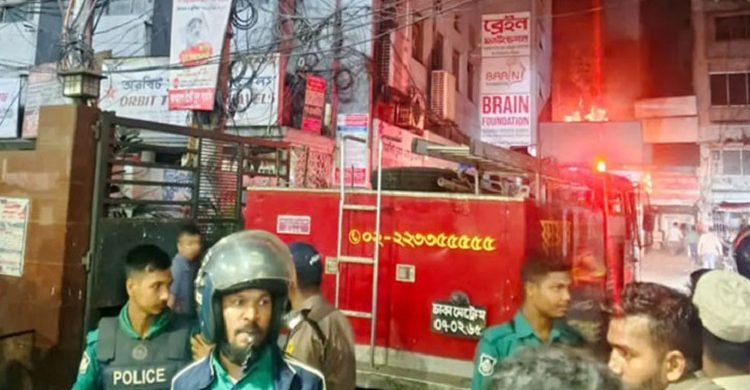 ঢাকা: উদীচী কার্যালয়ে আগুন