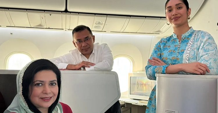 ঢাকায় তারেক রহমান, বিমান থেকে নামার অপেক্ষায়