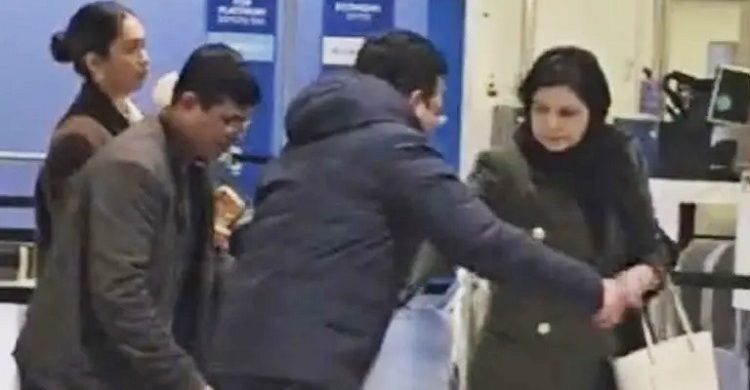 দেশের পথে জোবায়দা রহমান