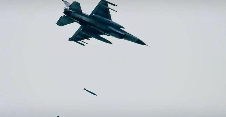 থাইল্যান্ডের বিমান হামলা কম্বোডিয়ায়