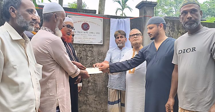 বিশ্বনাথে রাস্তা পাকাকরণে আর-রাহমান এডুকেশন ট্রাস্ট ইউকের নগদ অর্থ সহায়তা
